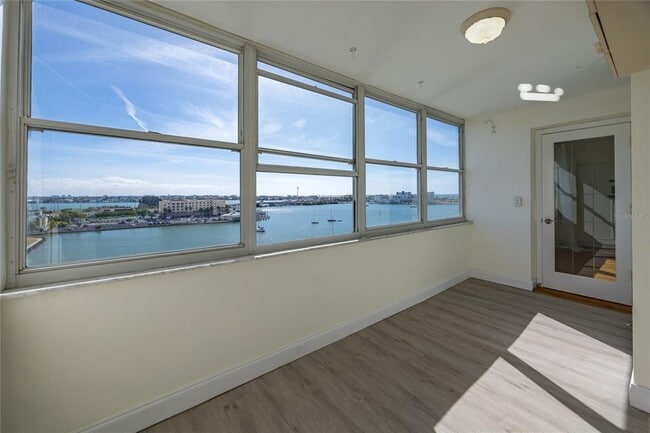 Building Photo - 4775 Cove Cir