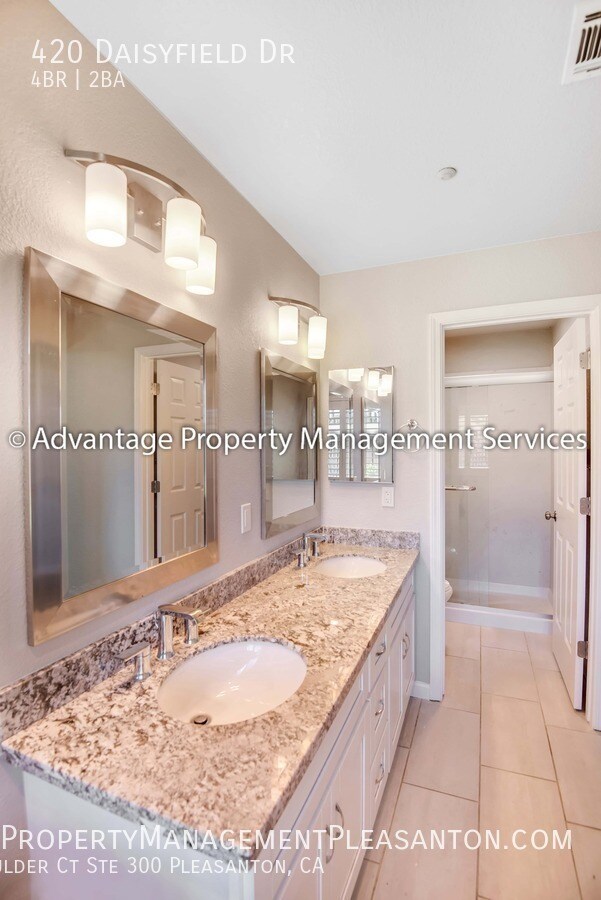 Building Photo - 420 Daisyfield Dr