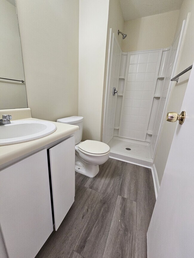 Building Photo - 124 Hunt Club Ct
