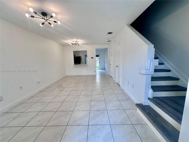 Building Photo - 540 NE 5th Ln