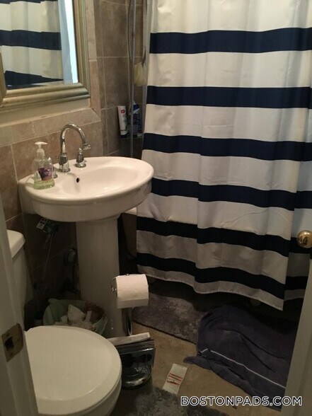 Building Photo - 55 Park Dr