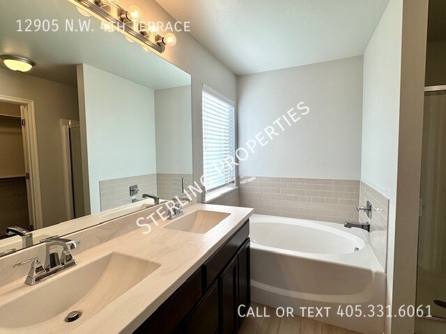 Building Photo - 12905 NW 4th Terrace