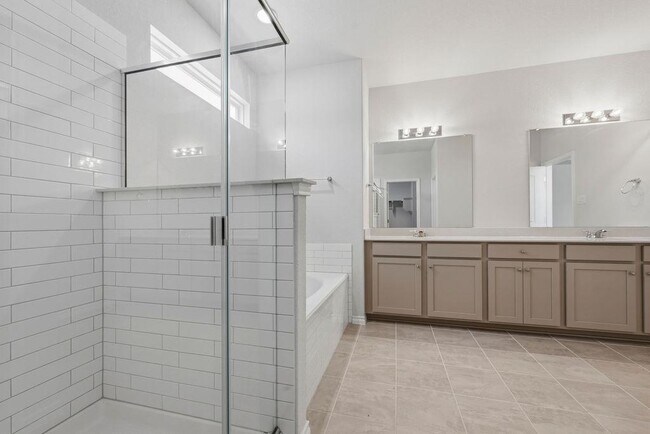 Building Photo - 245 Leeland Dr