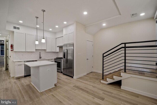 Building Photo - 1112 5th St NW
