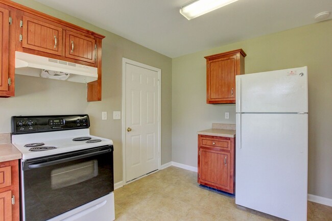 Building Photo - Hurry.  3 bed 2 bath 1 car under $1400