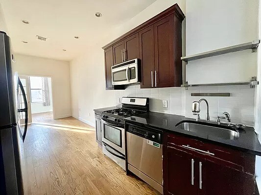 Building Photo - 89 Kingston Ave