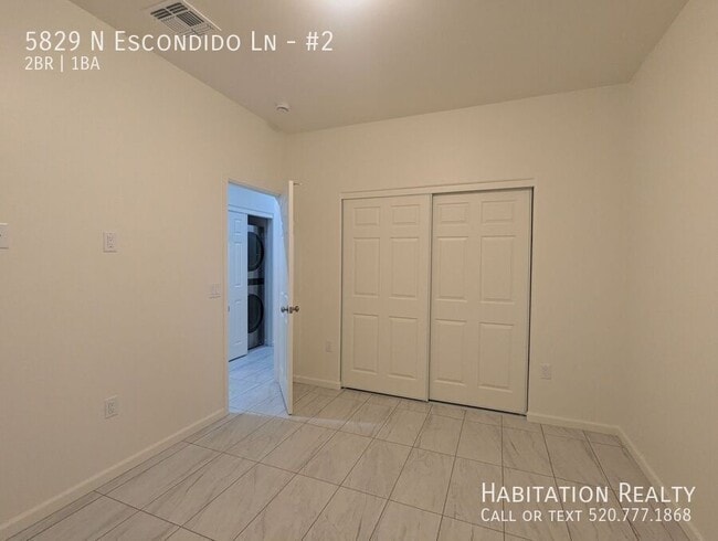 Building Photo - 5829 N Escondido Ln