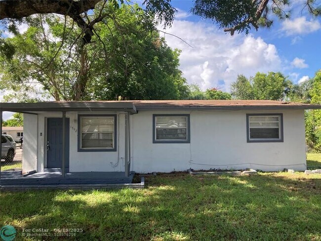 Primary Photo - 1542 NW 17th St