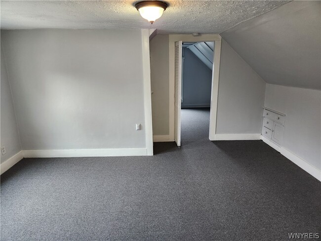 Building Photo - 427 Broad St
