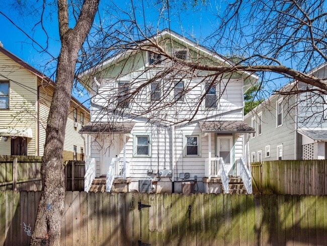 Building Photo - 1359 N 6th St