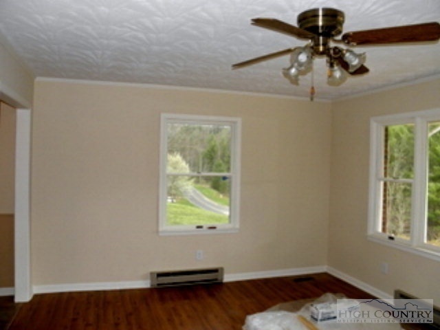 Building Photo - 3/2.5 Spacious Split Level in Lansing