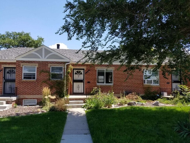 Building Photo - 1 Bed 1 Bath Mayfair Apartment With Garage in Denver! Available Now!