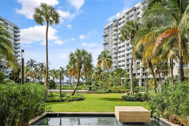 Building Photo - 1500 Bay Dr E