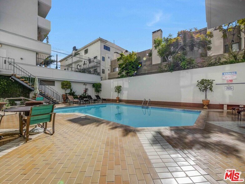 Building Photo - 10660 Wilshire Blvd