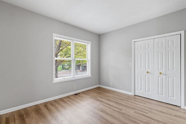 Building Photo - Large Brick Two Story Home, Hardwoods, Sep...