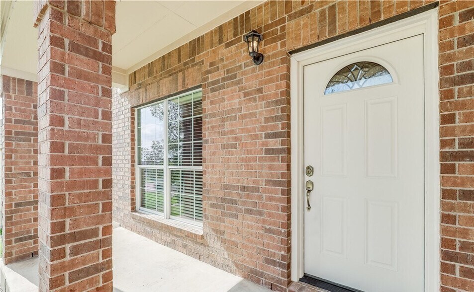 Building Photo - 1588 Haynie Bend
