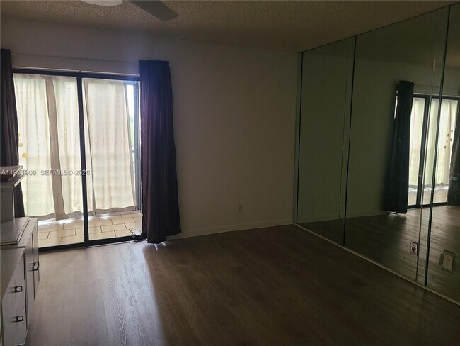 Building Photo - 2306 S Cypress Bend Dr