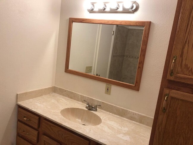 Building Photo - 7309 Dellwood Rd NE