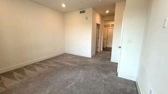 Building Photo - 5933 Sunstone Dr