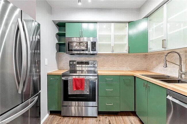 Building Photo - Hampton Blvd