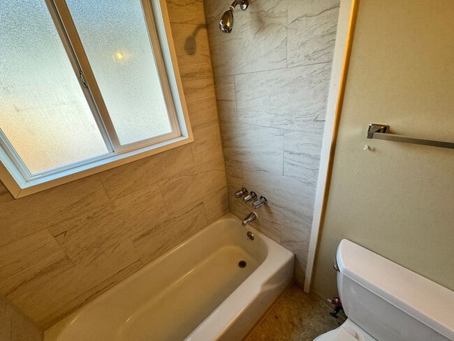 Building Photo - Charming 3-Bedroom SE Portland Home – Fully Fenced Yard - Video attached