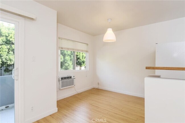 Building Photo - 11921 Goshen Ave