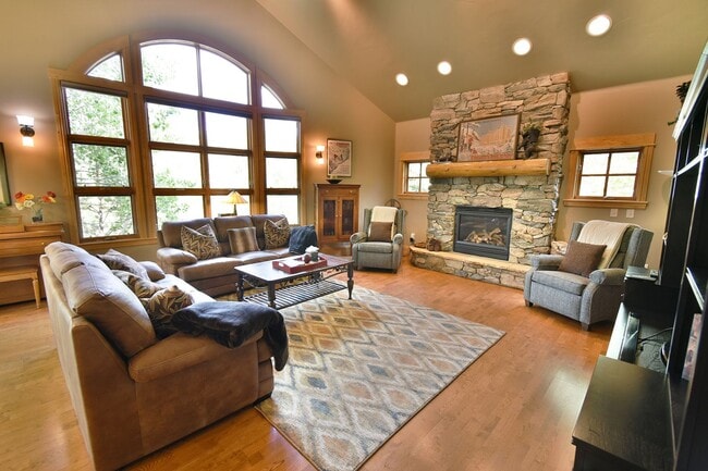 Building Photo - 13 Mallard Ln