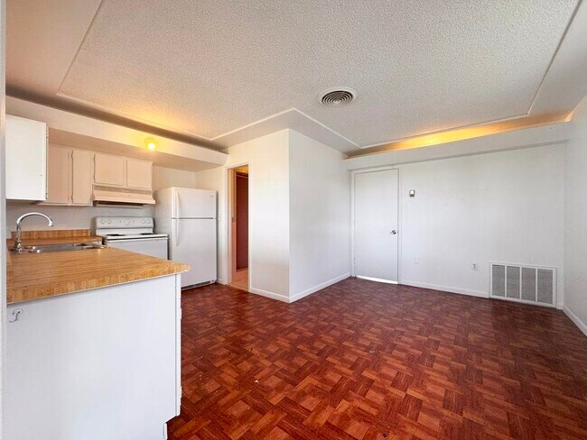 Building Photo - 105 Lake Breeze Dr