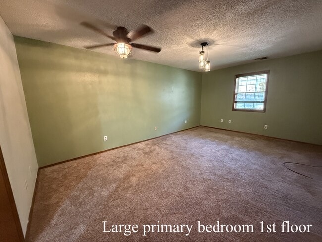 Building Photo - 2208 Timbercrest Dr