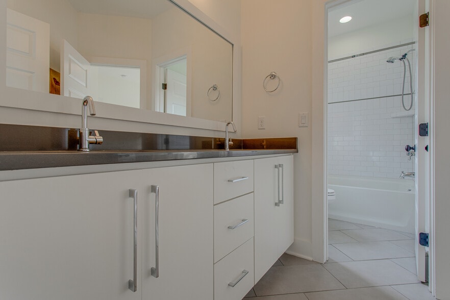 Building Photo - 3505A Wrenwood Dr