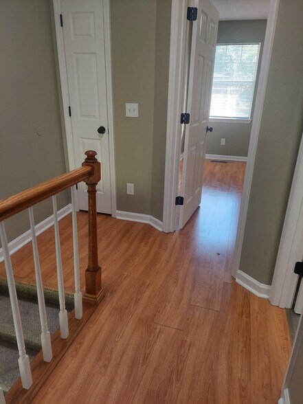 Upstairs - 133 Shearer St