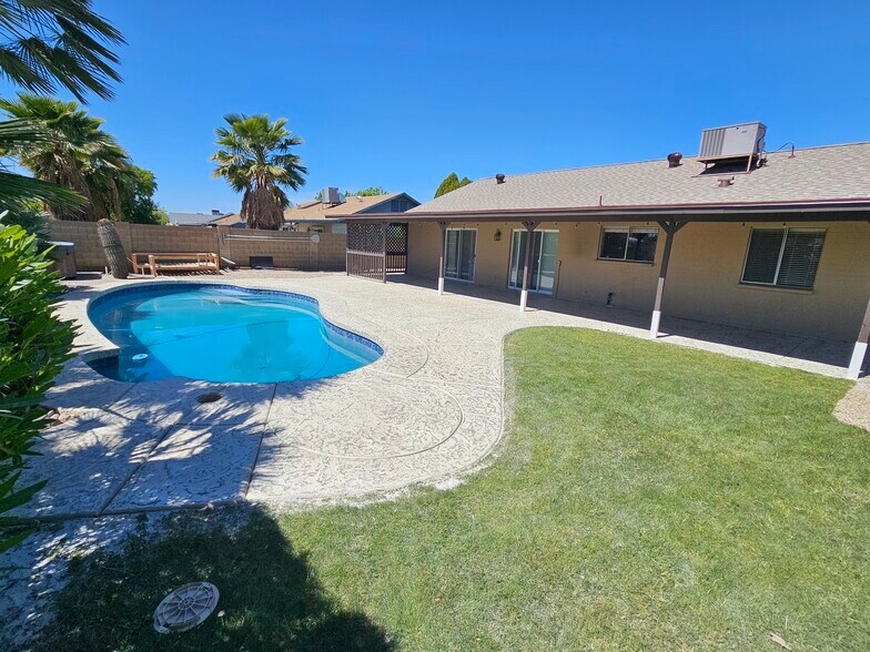 Building Photo - 4945 E Fox St