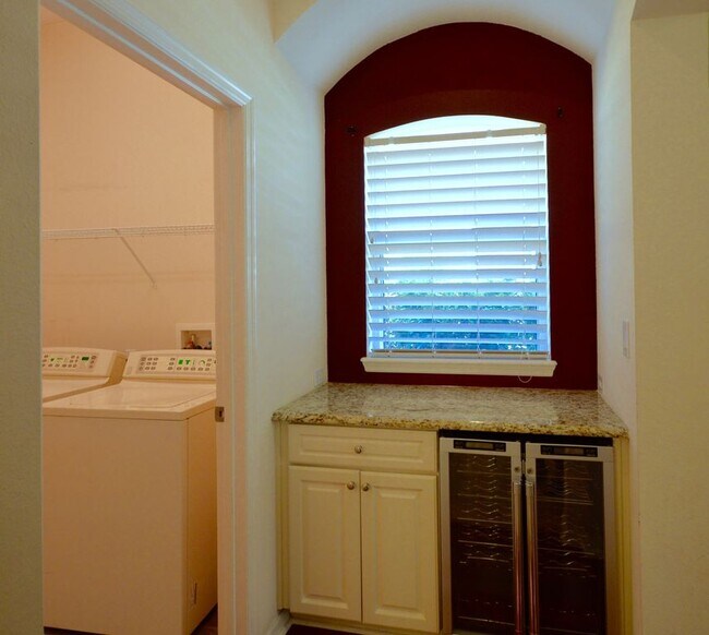 Building Photo - 610 Victoria Hills Dr