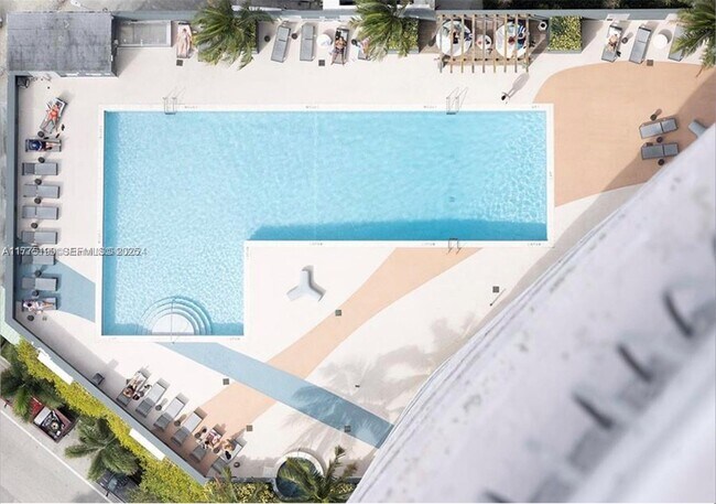 Building Photo - 1750 N Bayshore Dr