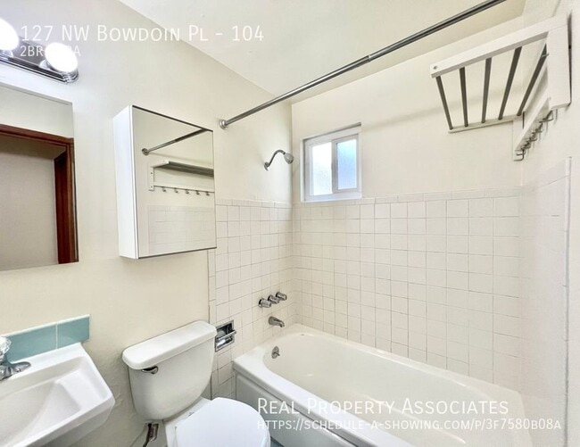 Building Photo - 127 NW Bowdoin Pl