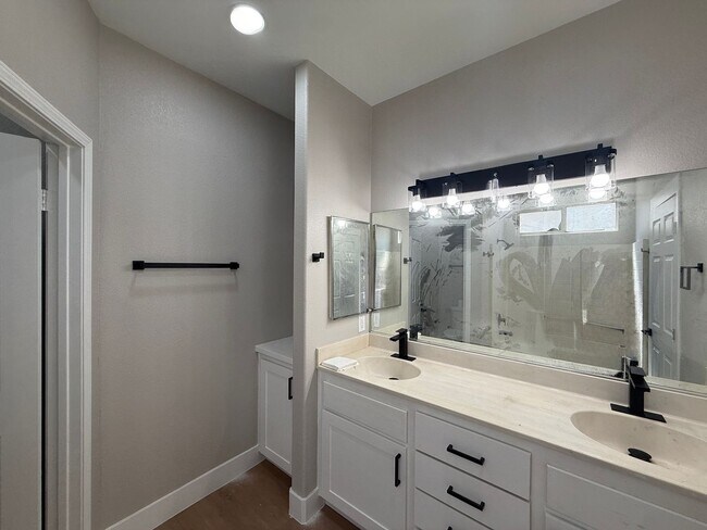 Building Photo - Lancaster Remodeled 3 bedroom ADU - Available Now!
