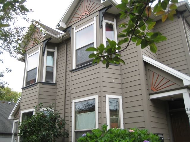 Building Photo - 25 SE 26th Ave
