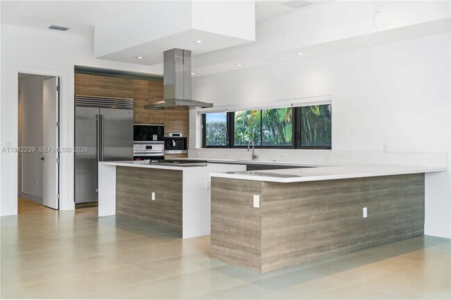 Building Photo - 16680 Botaniko Dr N