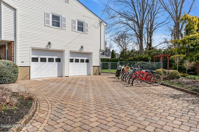 Building Photo - 2412 Homestead Ave