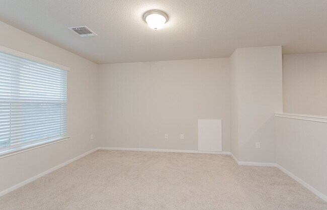 Building Photo - Beautiful 3 Bed / 2.5 Bath Home with High ...