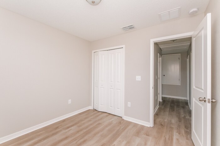 Building Photo - 6523 Trent Creek Dr