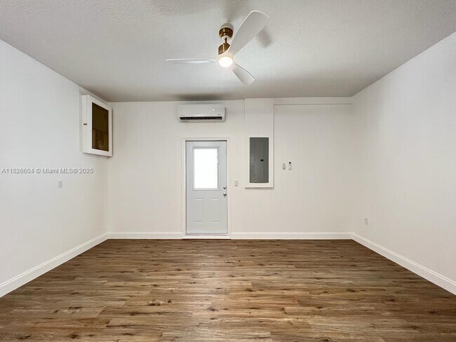 Primary Photo - 16137 SW 68th St