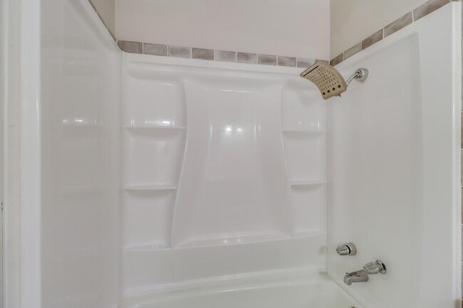 Building Photo - 15744 Parkwood Dr S