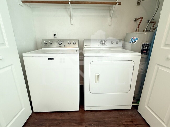 Building Photo - 1114 S Surfside Dr