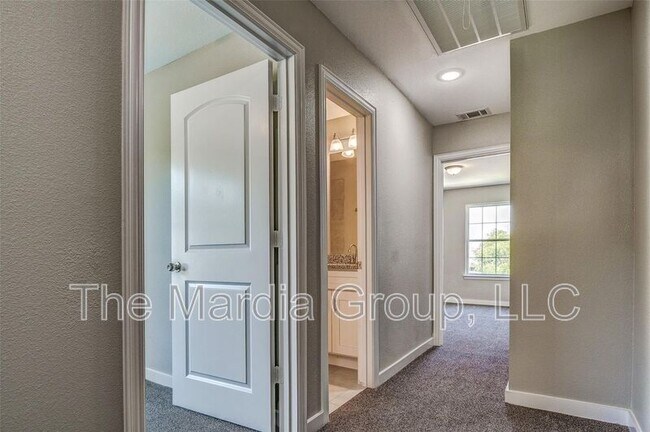 Building Photo - 1110 Woburn Dr