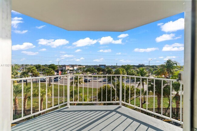 Building Photo - 16710 NE 9th Ave