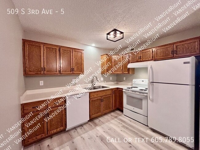 Building Photo - 509 3rd Ave