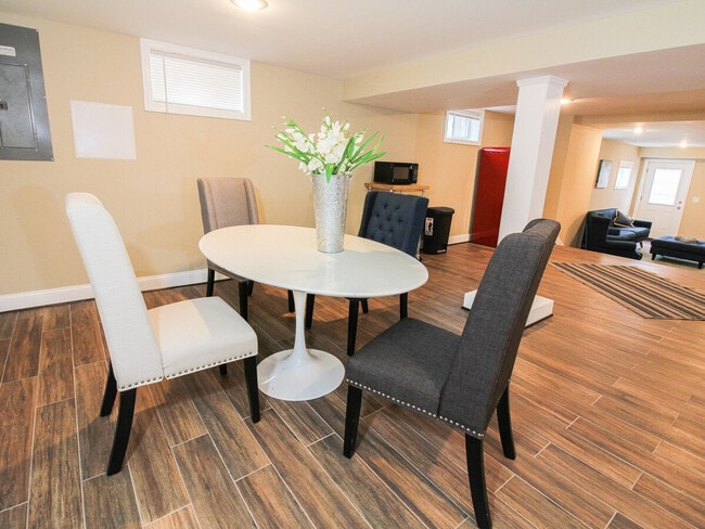 Building Photo - 2762 Cameron Rd