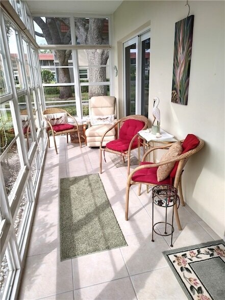 Building Photo - 8 Vista Palm Ln