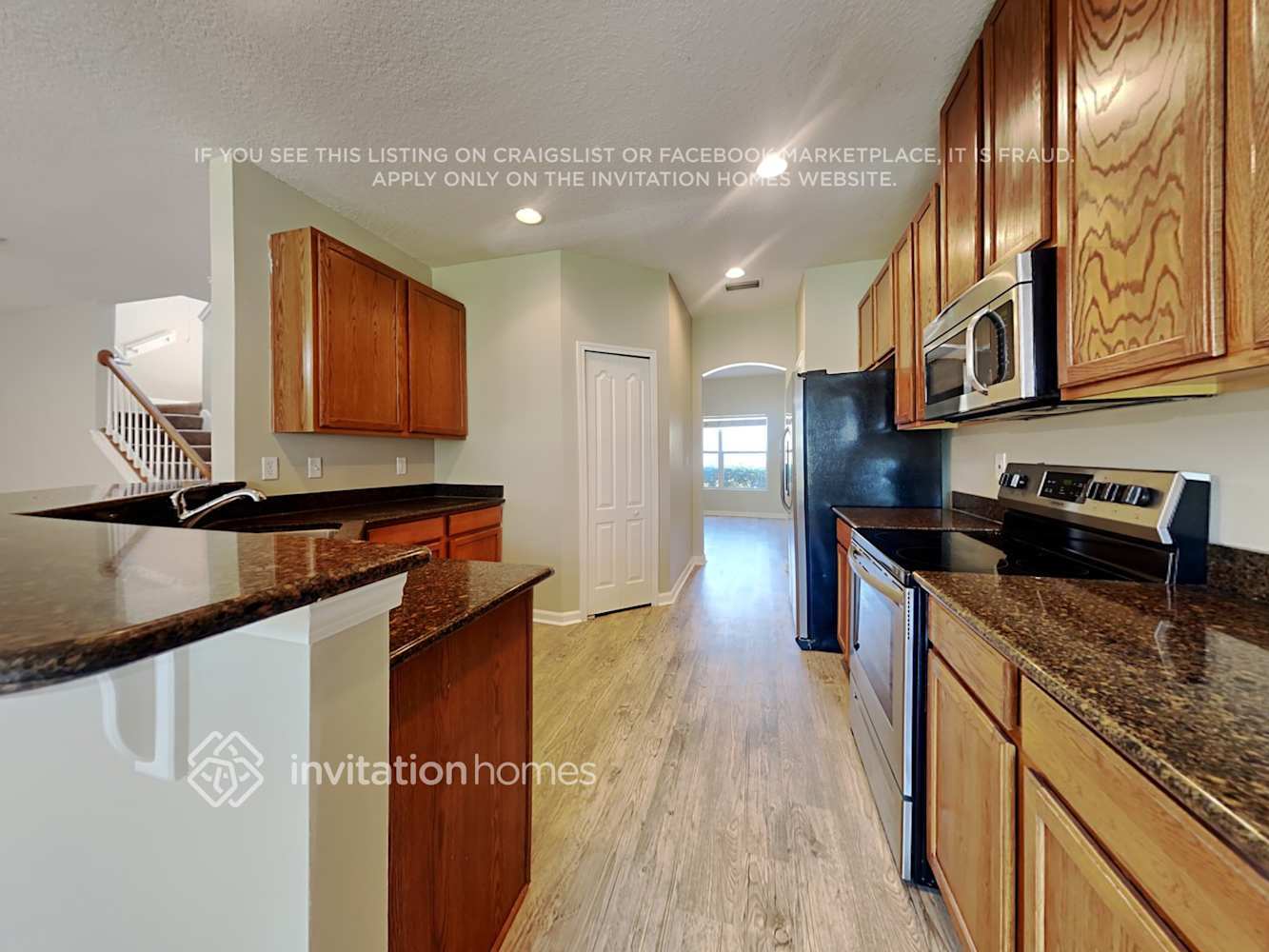 Building Photo - 15827 Canoe Creek Dr